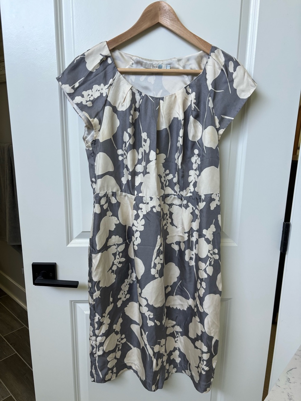 Boden Cream Floral Midi Dress 100% Silk. Size 8.